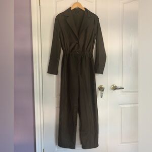 Jumpsuit with button front and flare legs - Size small